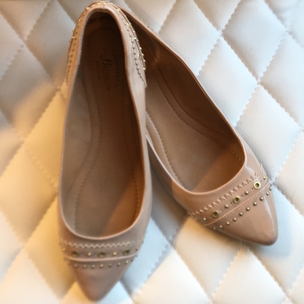 Bass nude patent leather flat